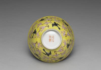 图片[3]-Bowl with prunus and magpies in yellow ground and fencai polychrome enamels-China Archive